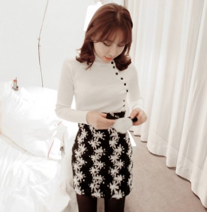 [[*พร้อมส่ง M ,L]] [SZ-9860]Style By SZ++กระโปรง++กระโปรงสีดำเอวสูงลายดอกไม้สีขาว