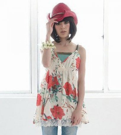  [[พร้อมส่ง F]][Yi-418] FZY++เสื้อ++สายเดี่ยวผ้าฝ้ายสีครีม ลายดอกไม้สีแดง มีผ้าลูกไม้ค่ะ