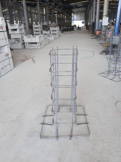 โครงเหล็กฐานเสาไฟ  (Lighting Pole Foundation Cage)