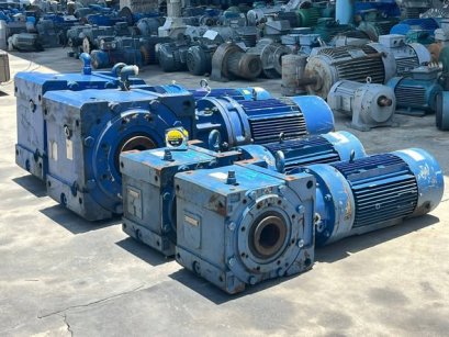 มอเตอร์เกียร์ทดกำลัง SUMITOMO JAPANขนาด 7.5 HP (ทรงเพลาทะลุ) 380V รุ่นพิเศษมีเบรคในตัว เข้ามา 2 คู่ 4 ตัว