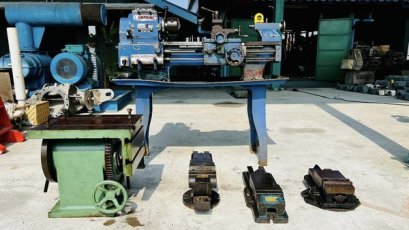 เครื่องกลึงตั้งโต้ะและอุปกรณ์ เข้ามา 5 รายการ สภาพสวยพร้อมใช้งาน