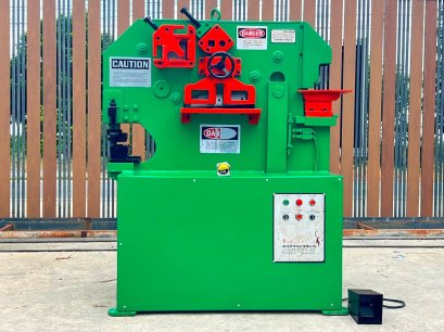 เครื่องตัดเหล็กอเนกประสงค์UNIVERSAL SUNRISE IRON WORKER TAIWAN  Capacity : 55 ton 380V