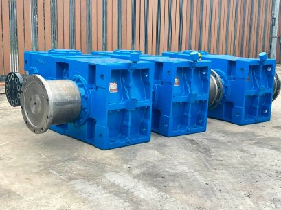 เกียร์บ็อคงานยุโรป(GEAR_BOX)HANSEN DRIVE SUMITOMO  อัตราทด 1 : 32 ( 45 rpm ) ใช้กับมอเตอร์ 100 HP สภาพสวยหมุนนิ่มเข้ามา 3 ตัว