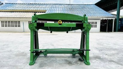 กรรไกรตัดเหล็กแผ่นเท้าเหยียบ RHODES ENGLAND ขนาดหน้ากว้างใบมีด 90 cm ตัดหนา 1-2 mm ตัดเหล็กแผ่นงานบาง / ซิงค์ / สังกะสี / อลูมีเนียม งานยุโรปสภาพสวยมีดคมๆพร้อมใช้งาน