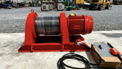 วินซ์สลิงไฟฟ้าเก่าญี่ปุ่น(กว้าน) TKK JAPAN รุ่นงานหนักตัวใหญ่ ขนาด 1100 kg สลิงโต 9 mm ยาวประมาน 70 m เกียร์ต้นกำลัง 10 HP ระบบไฟ 380V พร้อมตู้คอนโทรลและรีโมท สภาพสวยพร้อมใช้