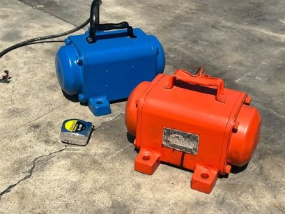 มอเตอร์สั่นเขย่า(Vibrating)  MIKASA JAPAN ขนาด 1/3 HP / 2780 rpm 380V เข้ามา 2 ตัว