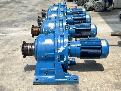 มอเตอร์เกียร์ทดกำลังญี่ปุ่น SUMITOMO JAPAN ขนาด 3 HP อัตราทด 1 : 273 ( 5 rpm ) 380V รอบทดช้อทอร์คสูงมีเข้ามา 4 ตัว