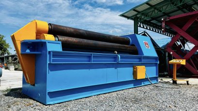 เครื่องม้วนเหล็กแผ่นงานยุโรปขนาดใหญ่ CASANOVA BEND ROLLER ITALY เครื่องม้วนไฮดรอลิคแบนด์จากอิตาลี่ ยาว 3 เมตร ม้วนหนา 16-25 mm ระบบไฟ 380V สภาพสวยพร้อมใช้งาน