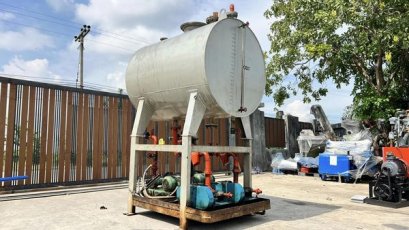 ชุดถังเก็บจ่ายน้ำมันแบบสเตนเลส วัสดุตัวถังเป็นสเตนเลส ขนาด 1500 Litr พร้อมชุดปั้มส่งจ่ายน้ำมัน 4 ตัว ระบบไฟ 380V สภาพสวยของตัดประมูลพร้อมใช้ #ด่วนนเข้ามาเพียงตัวเดียว