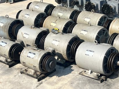 มอเตอร์ไฟฟ้าHITACHI JAPANขนาด 5~7.5~10 HP 380V  เข้ามาหลายตัวงานตัดประมูลสภาพสด