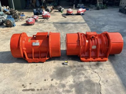 มอเตอร์สั่นเขย่า(Vibrating)งานยุโรปขนาดใหญ่ HEAVY DEUTY INVICTA VIBRATORS 380V เข้ามา 2 ตัว