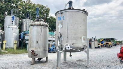 ถังกวนผสมแบบสเตนเลส ขนาด 2000 ลิตร พร้อมเกียร์ใบกวน 380V สภาพสวยพร้อมใช้