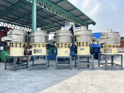 ตะแกรงร่อนเขย่าแบบสเตนเลส แบบ 2 ชั้น รุ่นกว้าง 80 cm 380V เข้ามา 5 ตัว