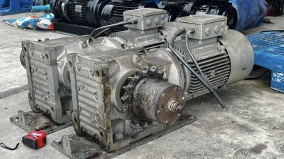 มอเตอร์เกียร์ทดกำลังงานยุโรปSEW EURODRIVE รุ่นเพลาข้าง / ขนาด 10 HP อัตราทด 1 : 31 ( 46 rpm ) 380V รุ่นพิเศษมีระบบเบรค