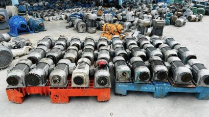 มอเตอร์เกียร์ทดกำลังญี่ปุ่น Mitsubishi JAPAN ขนาด 1 HP อัตราทด 1 : 25 ( 60 rpm ) รุ่นพิเศษมีระบบเบรคในตัว ระบบไฟ 380V