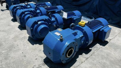 มอเตอร์เกียร์ญี่ปุ่นของใหม่&nbsp; SUMITOMO JAPAN รุ่น BUDDY BOX มีระบบเบรคในตัว ขนาด 15 HP อัตราทด 1 : 11 (130 rpm) ไฟ 380V&nbsp; #ของใหม่เก็บสแปยังไม่ได้ใช้งาน
