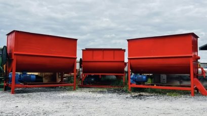 เครื่องผสมวัตถุดิบแนวนอน งานเดิมผสมอาหารสัตว์ รุ่นงานหนักโครงสร้างหนาแข็งแรง มอเตอร์เกียร์ 30 HP 380V ขนาด 3000 kg