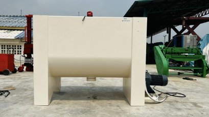 ไซโลผสมวัตถุดิบแนวนอน ขนาด 1 ตัน ผสมอาหารสัตว์ / ปุ๋ย / เม็ดพลาสติก หรือ วัตถุดิบในการผลิตได้นานาชนิด ระบบเกียร์ต้นกำลัง ขนาด 3 HP 380V สภาพสวยพร้อมใช้งาน