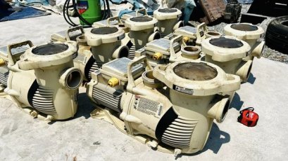 ปั้มสระว่ายน้ำ PENTAIR PUMP USA ขนาด 3 HP ท่อ 3” ระบบไฟ 380V เข้ามา 7 ตัว สภาพสวยพร้อมใช้