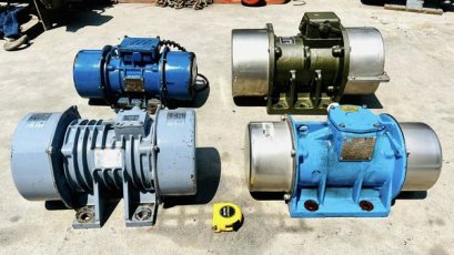 มอเตอร์สั่นเขย่า(Vibrating) งานยุโรป และ ญี่ปุ่น  สภาพสวยพร้อมใช้งาน QUANTUM ITALY / 0.5 HP / 380V URAS JAPAN / 0.8 HP / 200V FRIEDRICH GERMANY / 1.6 HP / 380V VENANZETI ITALY / 2.8 HP / 380V