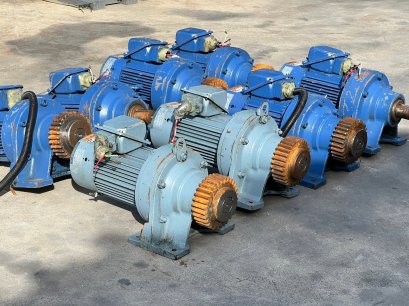 มอเตอร์เกียร์ทดกำลัง SUMITOMO JAPANขนาด 1 HP 1 : 87 ( 17 rpm ) รุ่นพิเศษมีเบรคในตัว 380V เข้ามา 8 ตัว