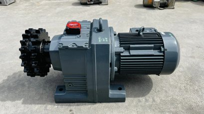 มอเตอร์เกียร์ทดกำลัง SEW EURODRIVE ขนาด 10 HP อัตราทด 1 : 77 ( 18 rpm ) ระบบไฟ 380V