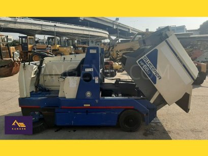 รถกวาดถนน KOMATSU