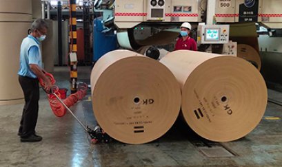 ส่งมอบสินค้าเครื่องดันม้วนกระดาษ Roll Pusher รุ่น MR100S แบรนด์ RENOVA จากประเทศอิตาลี