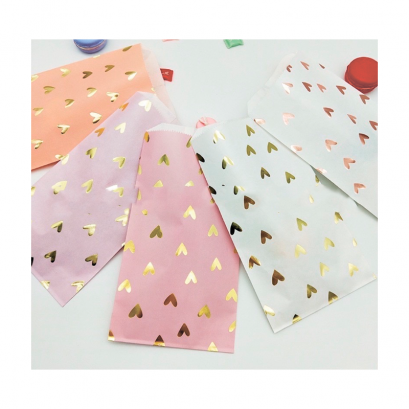 ถุงกระดาษใส่ขนม ลายหัวใจพิมพ์ทองนูน