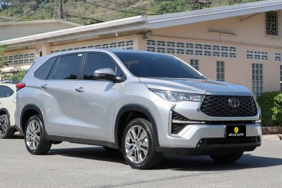 TOYOTA INNOVA ZENIX HEV PREMIUM 2.0AT 2024