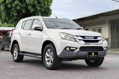 ISUZU MU-X DVD 2.5AT 2WD 2015
