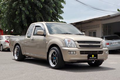 ISUZU D-MAX SPACECAB SLX 3.0 MT 2003
