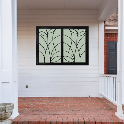 หน้าต่างอลูมิเนียมบานเลื่อน 2 ช่อง พร้อมเหล็กดัดลายใบไม้และมุ้งลวด สีดำ WINKING