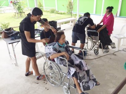 ตัดผมผู้สูงอายุ