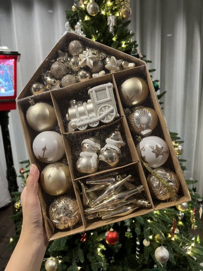 ตกแต่งต้นคริสมาสต์ 70 ชิ้น