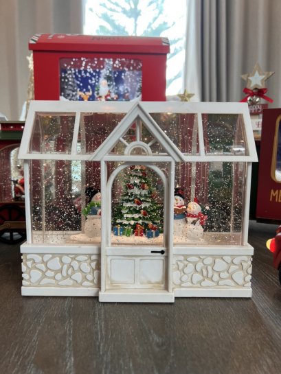 กล่องดนตรีบ้านกระจก