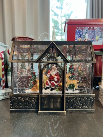 กล่องดนตรีบ้านกระจก