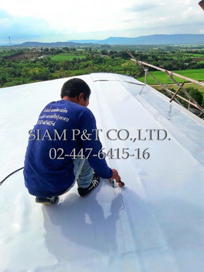 ติดตั้งระบบกันซึมด้วย EVALON ตามแนวที่กำหนดตามกรรมวิธีผู้ผลิต เชื่อมต่อแผ่นด้วยเครื่อง  Hot Air Welding