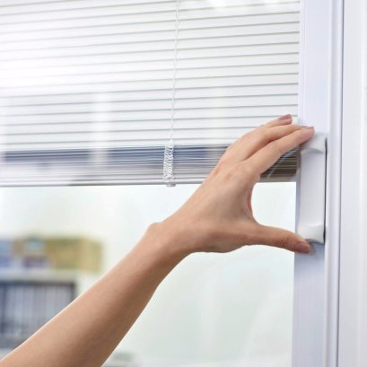 กระจกมู่ลี่ (Internal  Blinds)