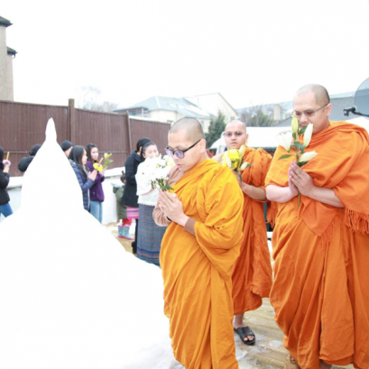 เวียนเทียนรอบ “เจดีย์หิมะ” วันมาฆฤกษ์ กรุงเอดินบะระ