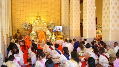 กำลังพลและครอบครัว กรมทหารราบที่ 25 ค่ายวิภาวดีรังสิต สักการะพระบรมสารีริกธาตุ (ภูเขาทอง) วัดสระเกศ