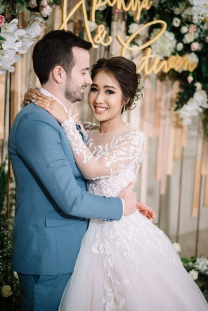 6 สิ่งที่ต้องพิจารณาก่อนที่จะเลือกสีชุดแต่งงานของคุณ