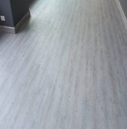 กระเบื้องยางลายไม้scgราคาถูกที่สุดปูทับกระเบื้องเดิมสีเทาอ่อน