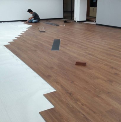พื้นกระเบื้องยางราคาถูกเหมาะกับงานพื้นสำนักงานที่มีขนาดใหญ่