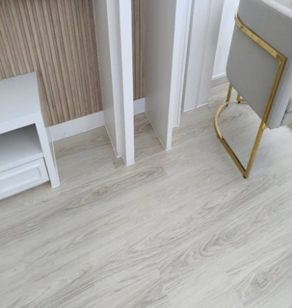 กระเบื้องลายไม้lvพื้นสำนักงาน