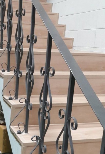 ราคาไม้บันไดกระเบื้องยางปูทับบันไดเดิม