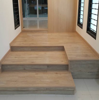 บันไดกระเบื้องยางลายไม้ปุทับบันไดเดิม