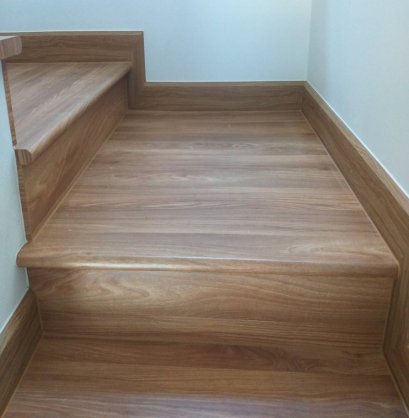ลูกบันไดไม้เทียมปิดผิวลามิเนต