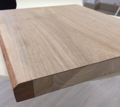 ไม้บันไดปิดผิวไม้เมอรูนัทบันไดไม้จริงรูปแบบใหม่สวยงามราคาถูก