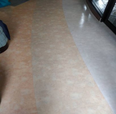 ปูกระเบื้องยางลายหินอ่อน